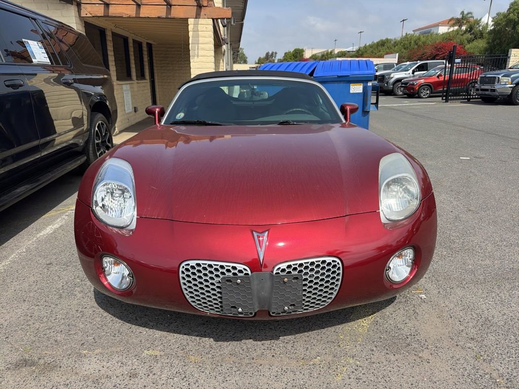 Used 2009 Pontiac Solstice Convertible image 2