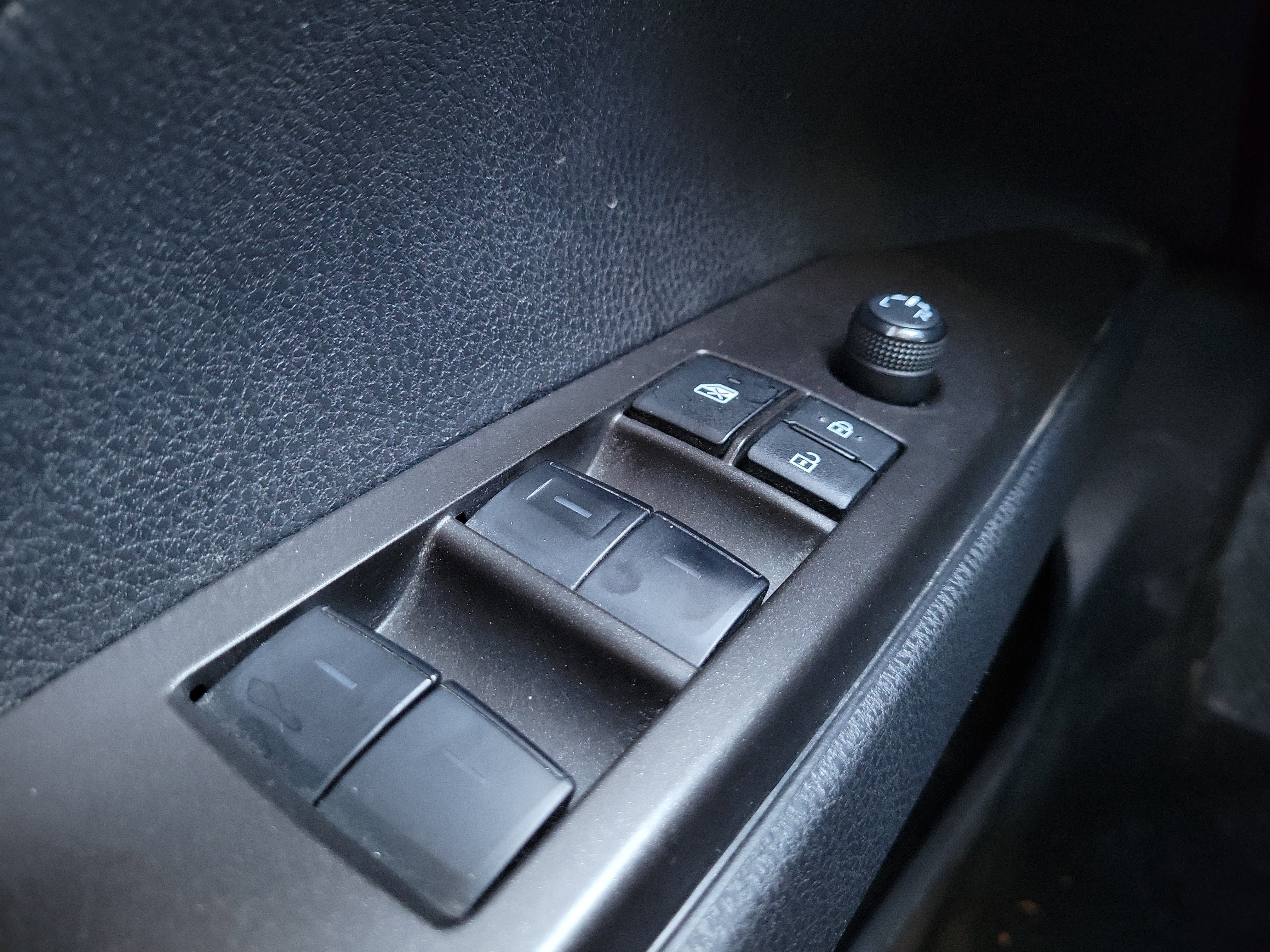 Used 2023 Toyota Camry SE w/ Cold Weather Package image 17