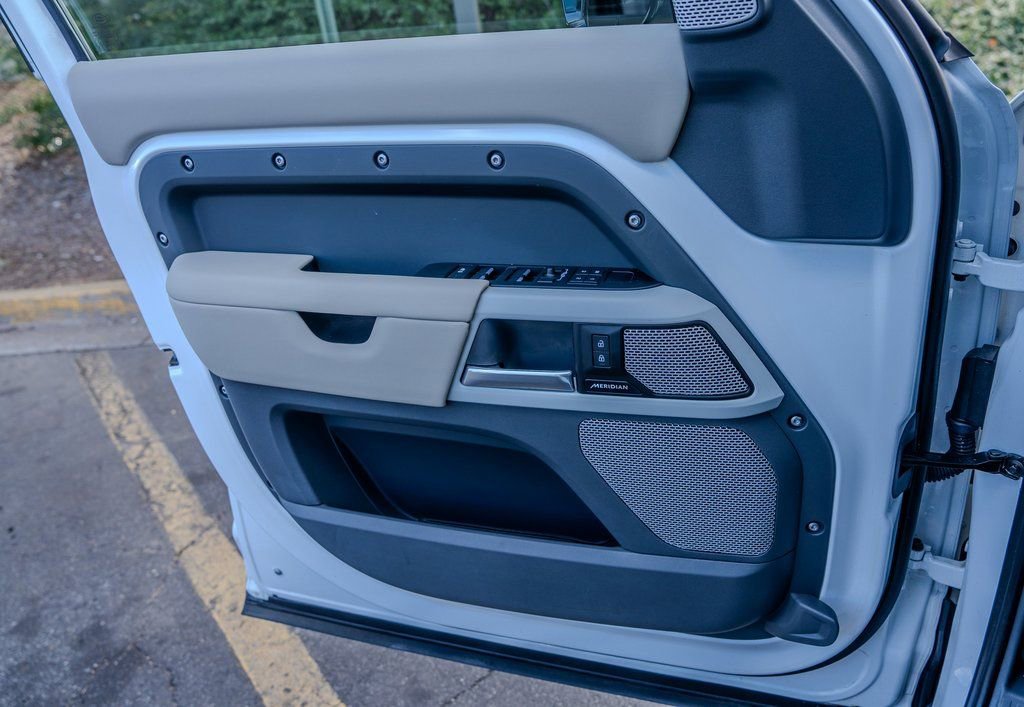 Used 2024 Land Rover Defender 130 S image 15