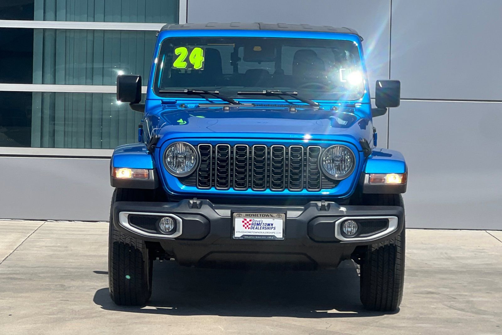 Used 2024 Jeep Gladiator Sport image 6