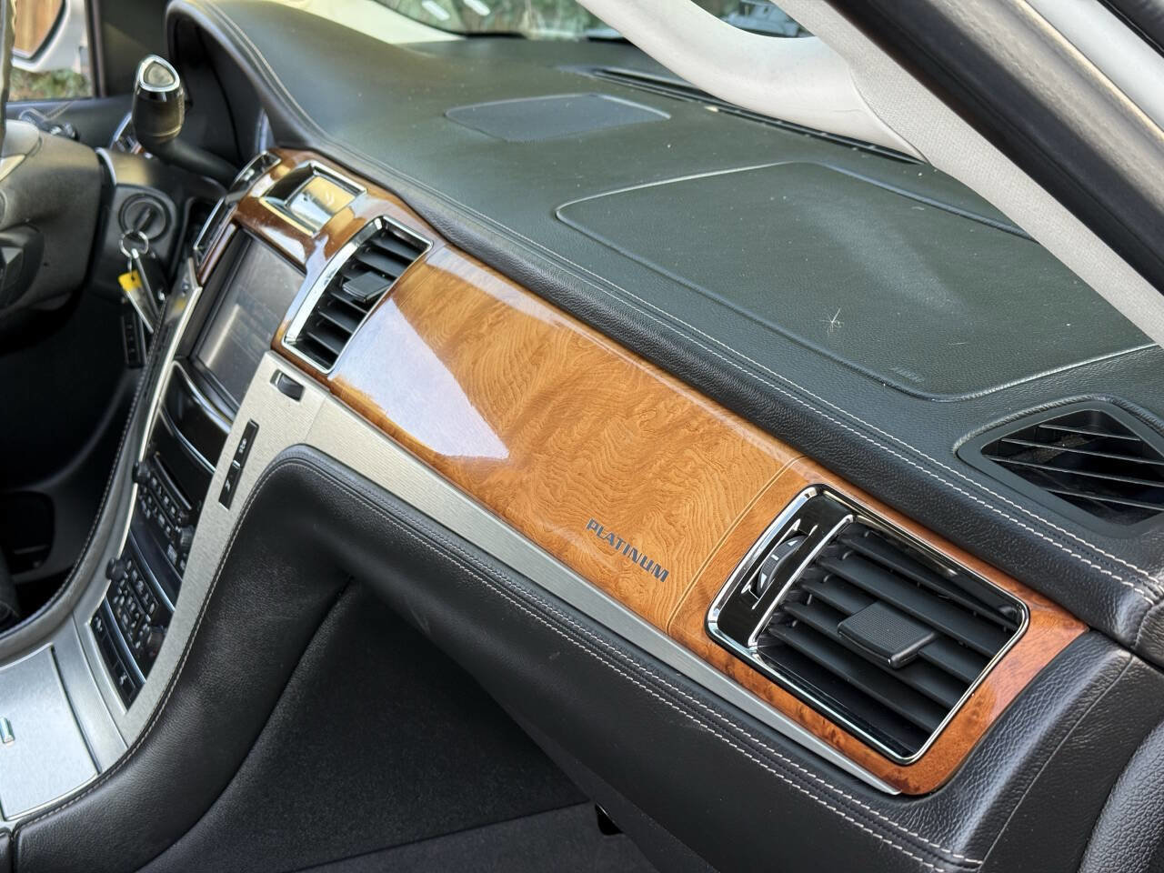 Used 2012 Cadillac Escalade Platinum image 26