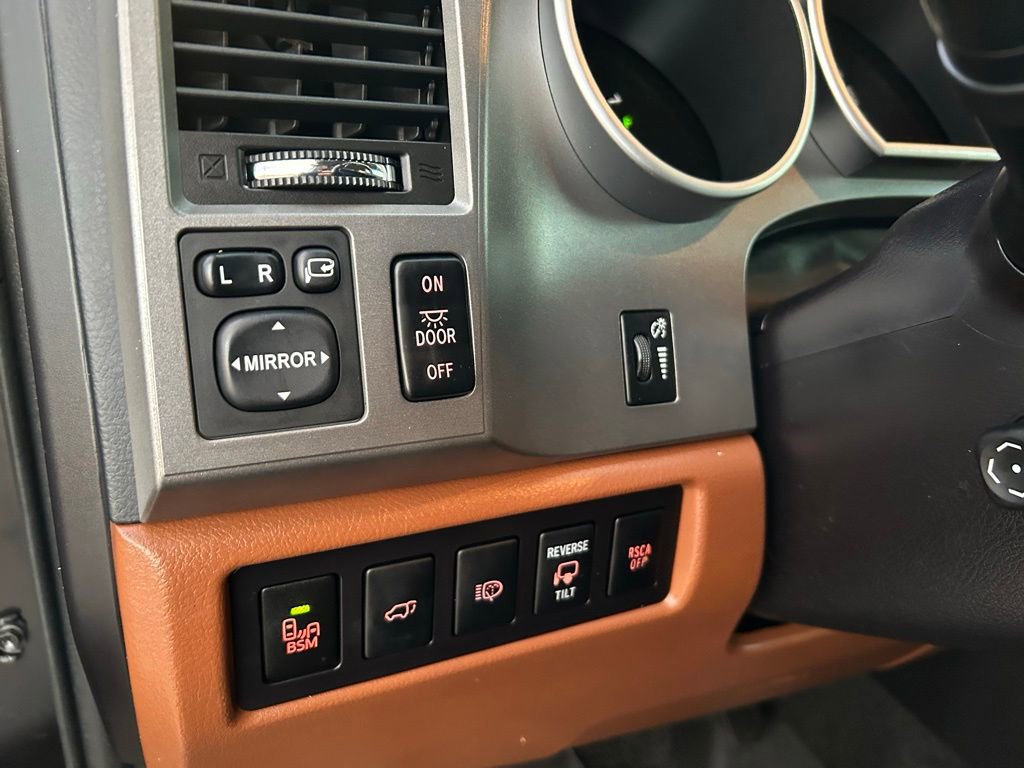 Used 2014 Toyota Sequoia Platinum image 29