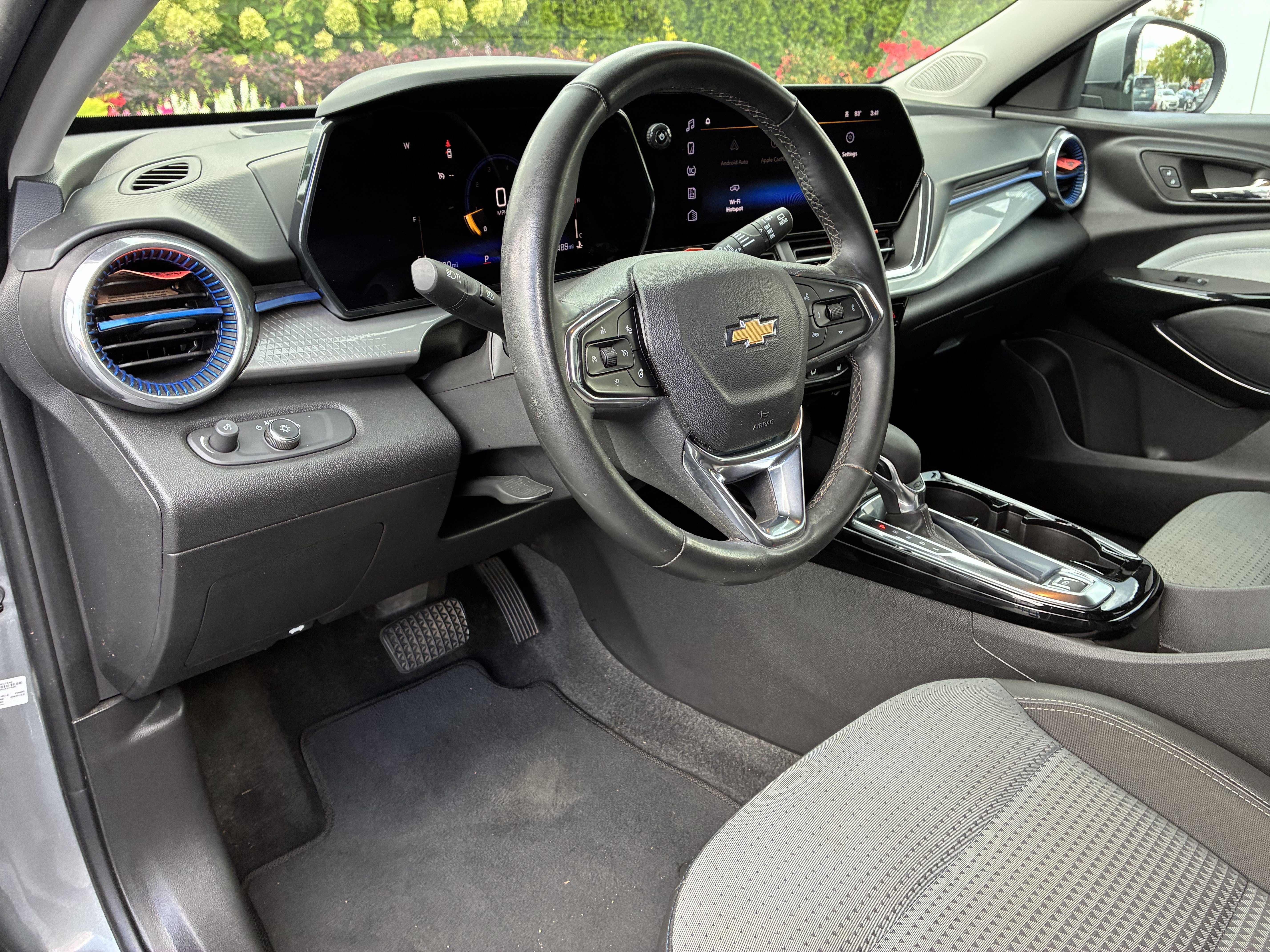 Used 2025 Chevrolet Trax LT w/ Driver Confidence Package FWD image 22