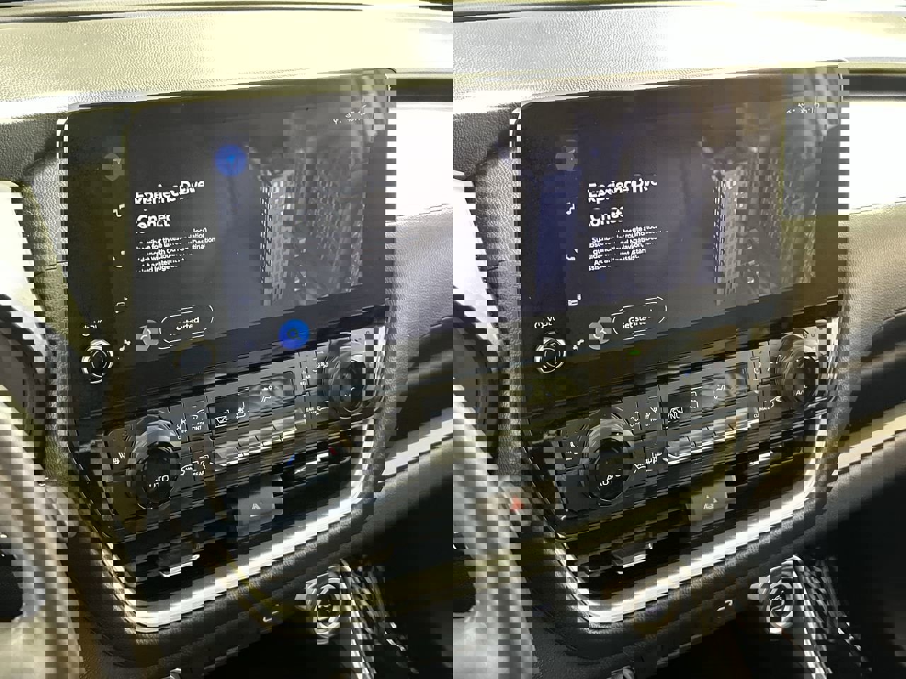 Used 2025 Toyota Grand Highlander AWD image 16