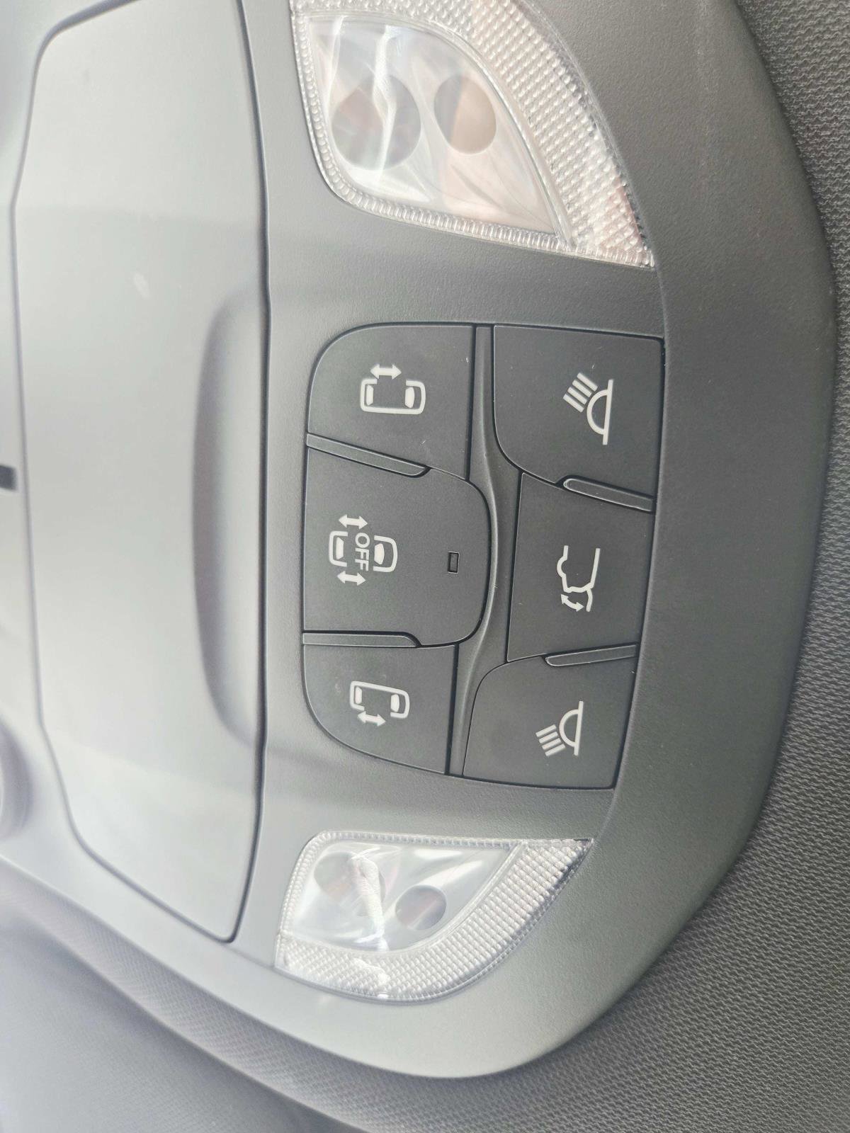 Used 2025 Chrysler Pacifica Select image 36