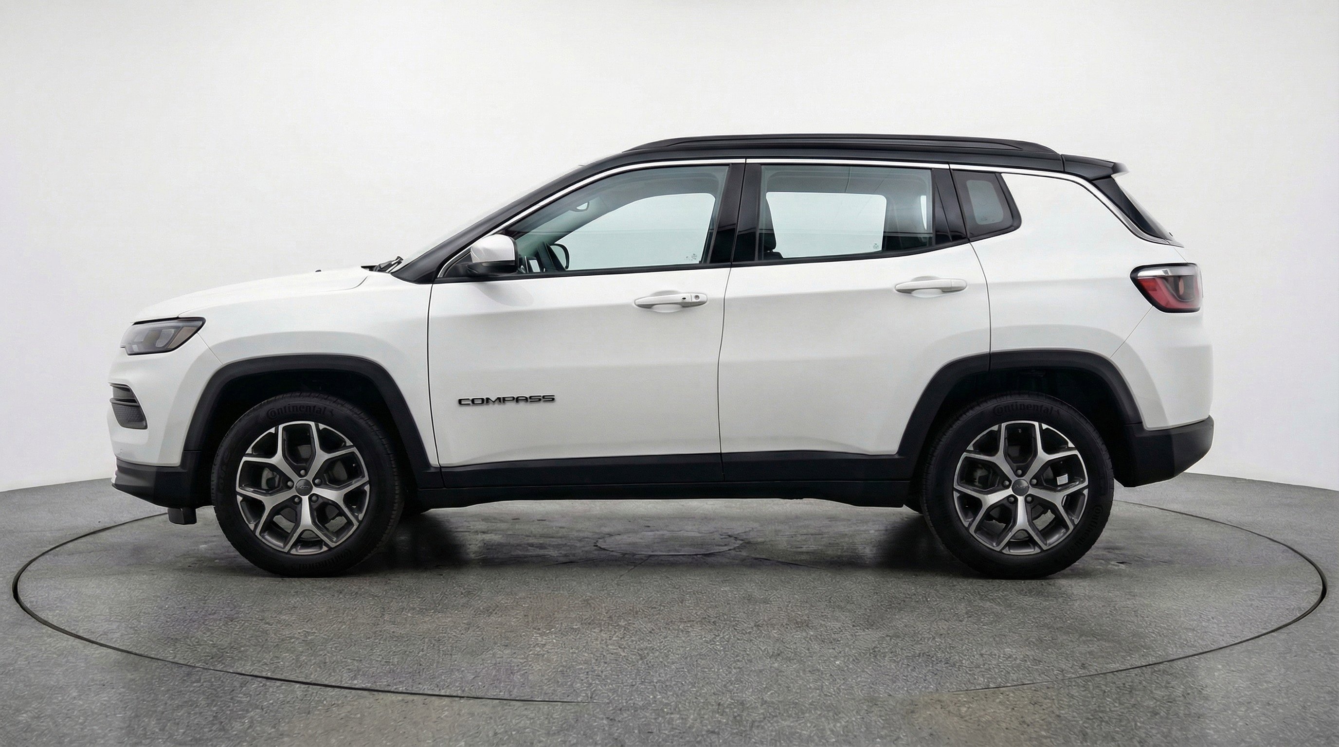 Used 2025 Jeep Compass Limited AWD/4WD image 5
