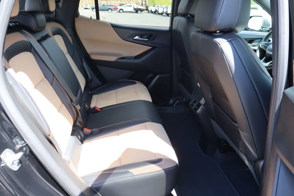 Used 2025 Chevrolet Equinox ACTIV w/ Safety and Technology Package AWD/4WD image 20