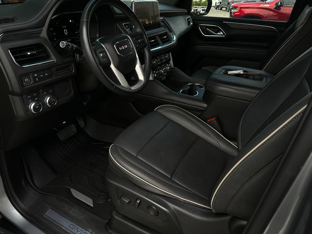 Used 2023 GMC Yukon XL SLT AWD/4WD image 11