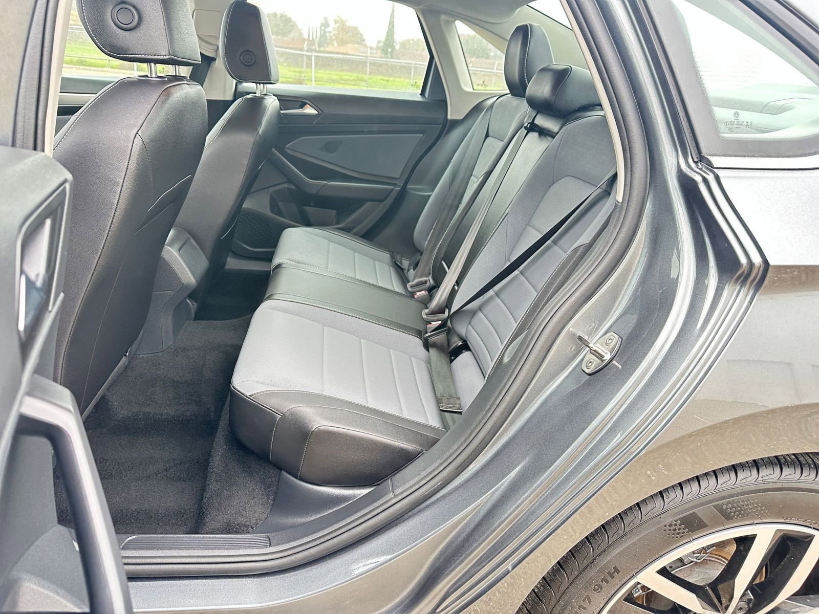 Used 2025 Volkswagen Jetta SE image 37