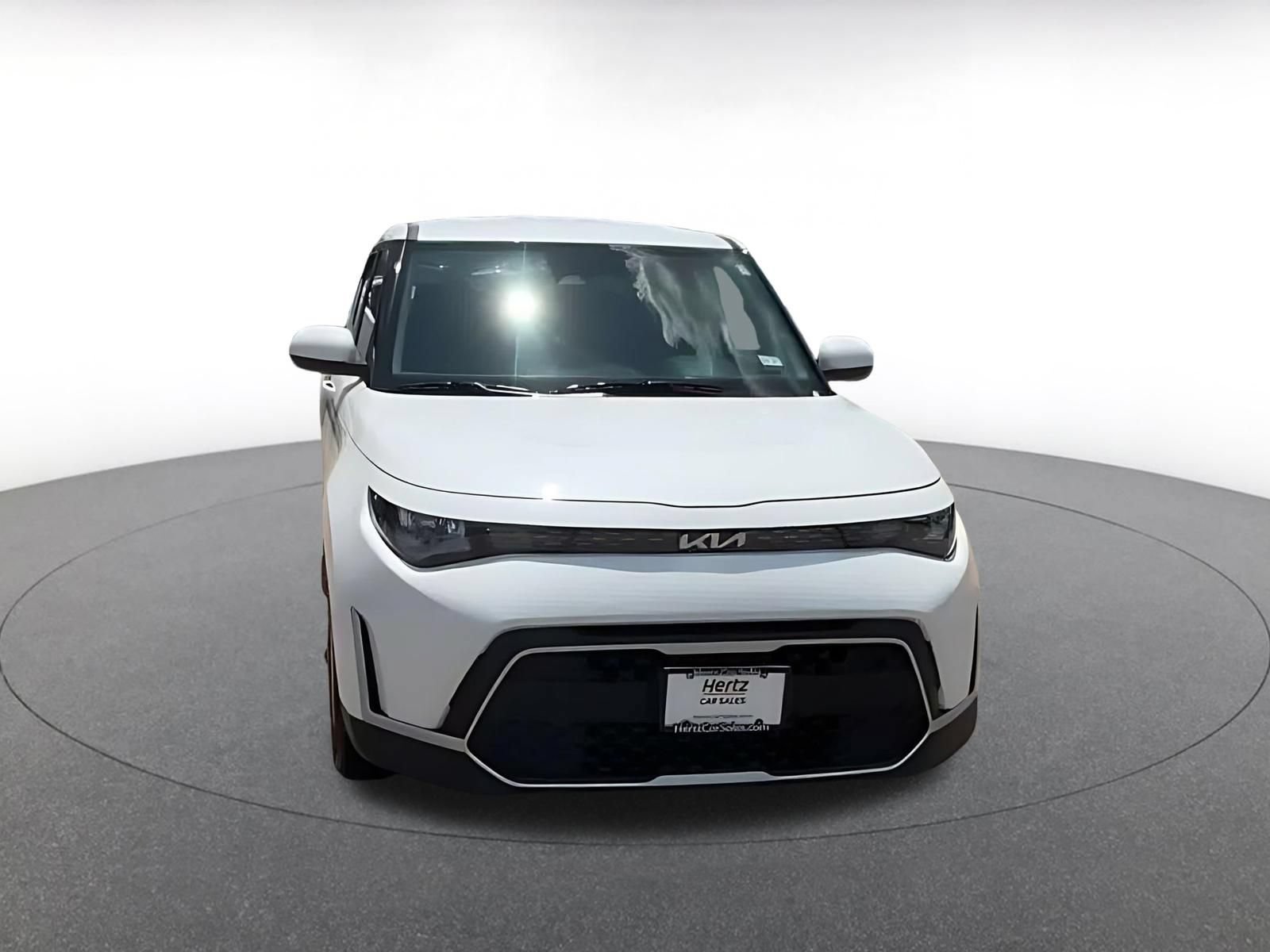 Used 2025 Kia Soul LX w/ LX Technology Package FWD image 3