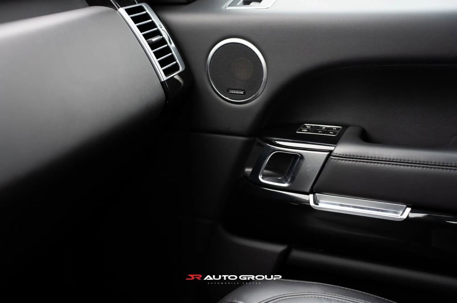 Used 2015 Land Rover Range Rover Supercharged image 9