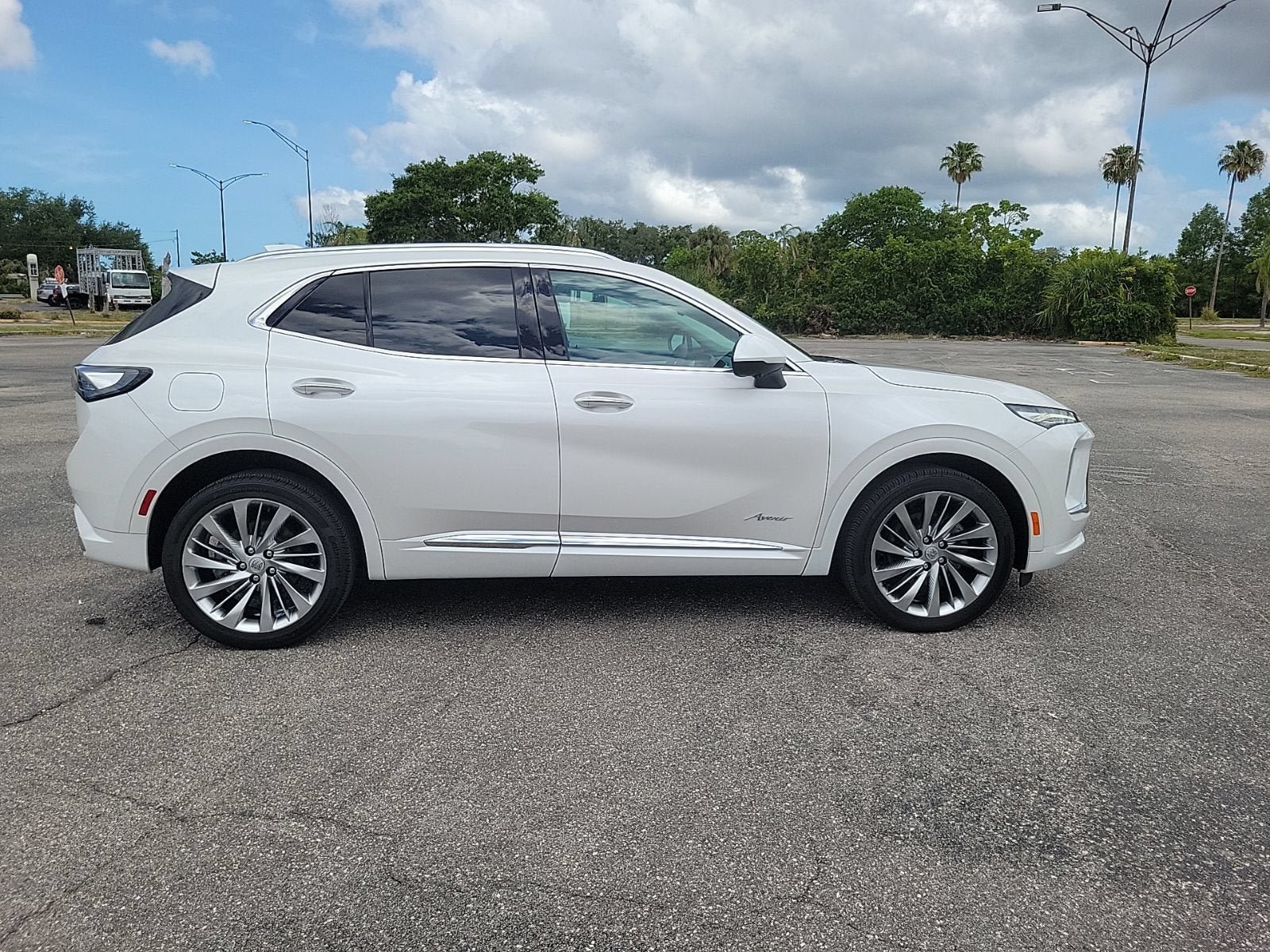 Used 2024 Buick Envision Avenir AWD/4WD image 5