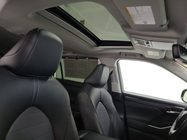 Used 2026 Toyota Highlander XLE AWD/4WD image 9