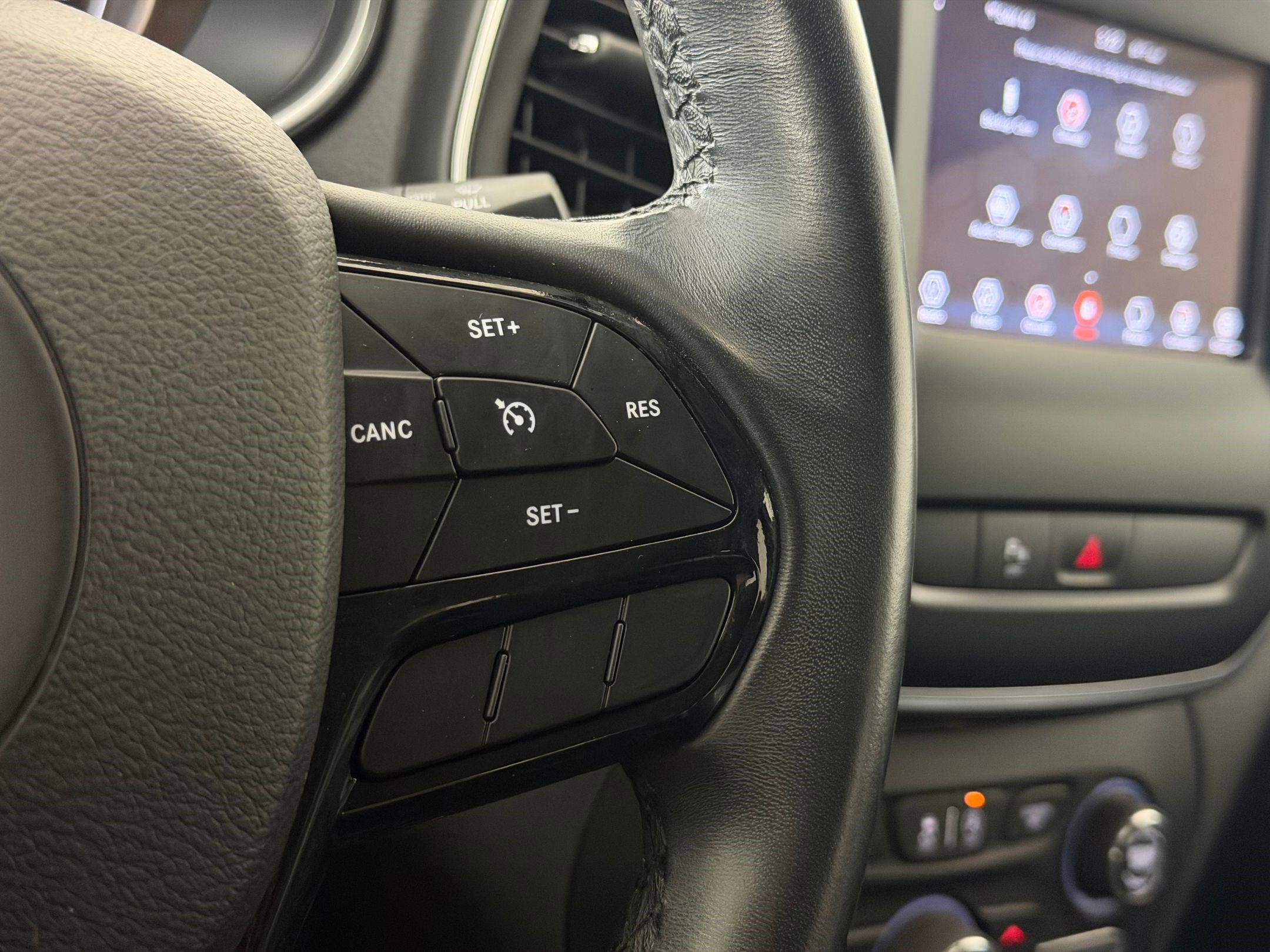 Used 2019 Jeep Cherokee Latitude Plus AWD/4WD image 25