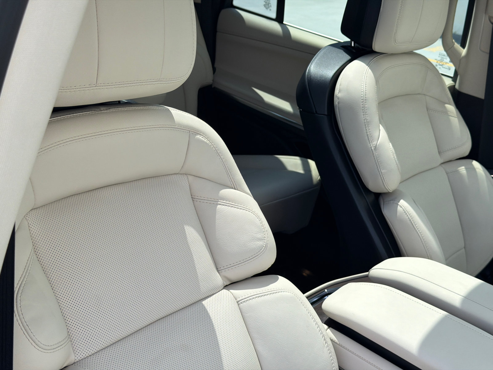 New 2027 Lincoln Navigator Reserve AWD/4WD image 12