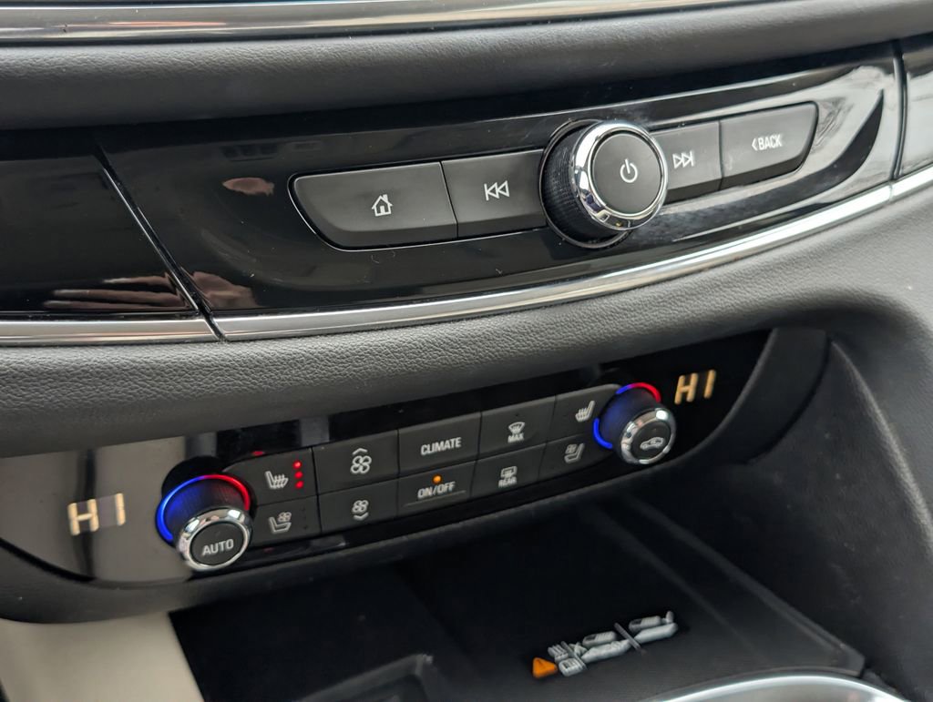 Used 2022 Buick Enclave Avenir w/ Avenir Technology Package image 18