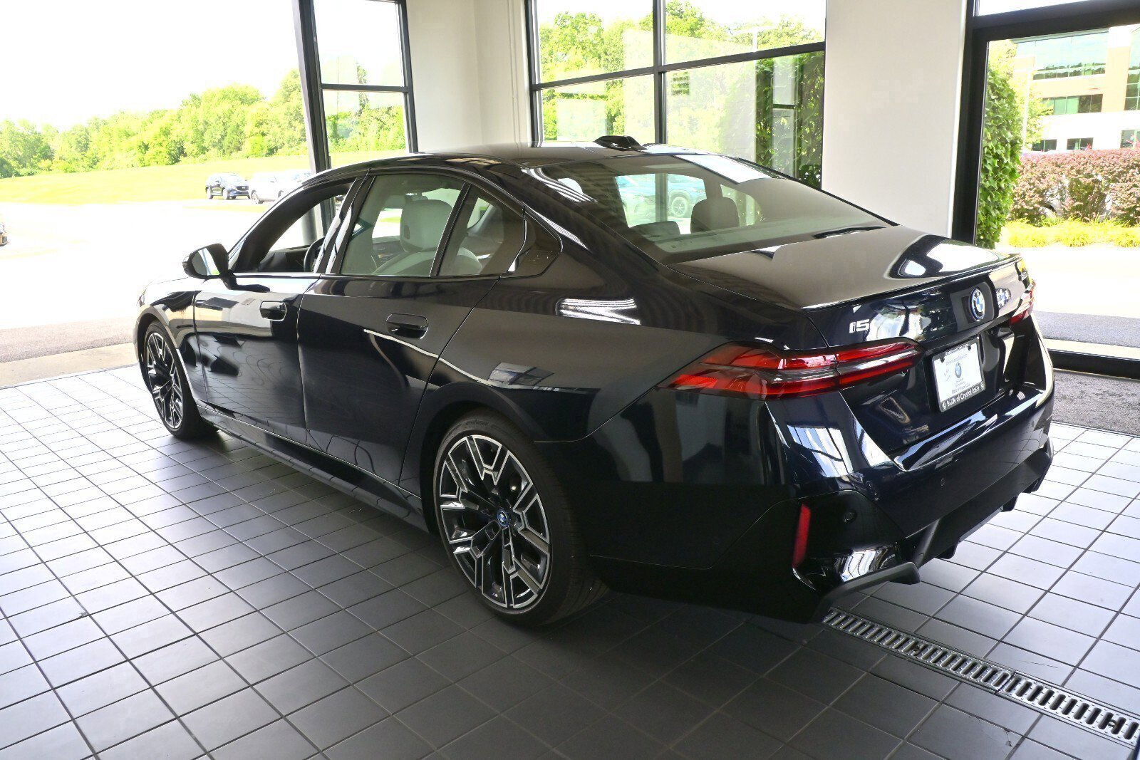 Used 2024 BMW i5 eDrive40i w/ Executive Package image 6