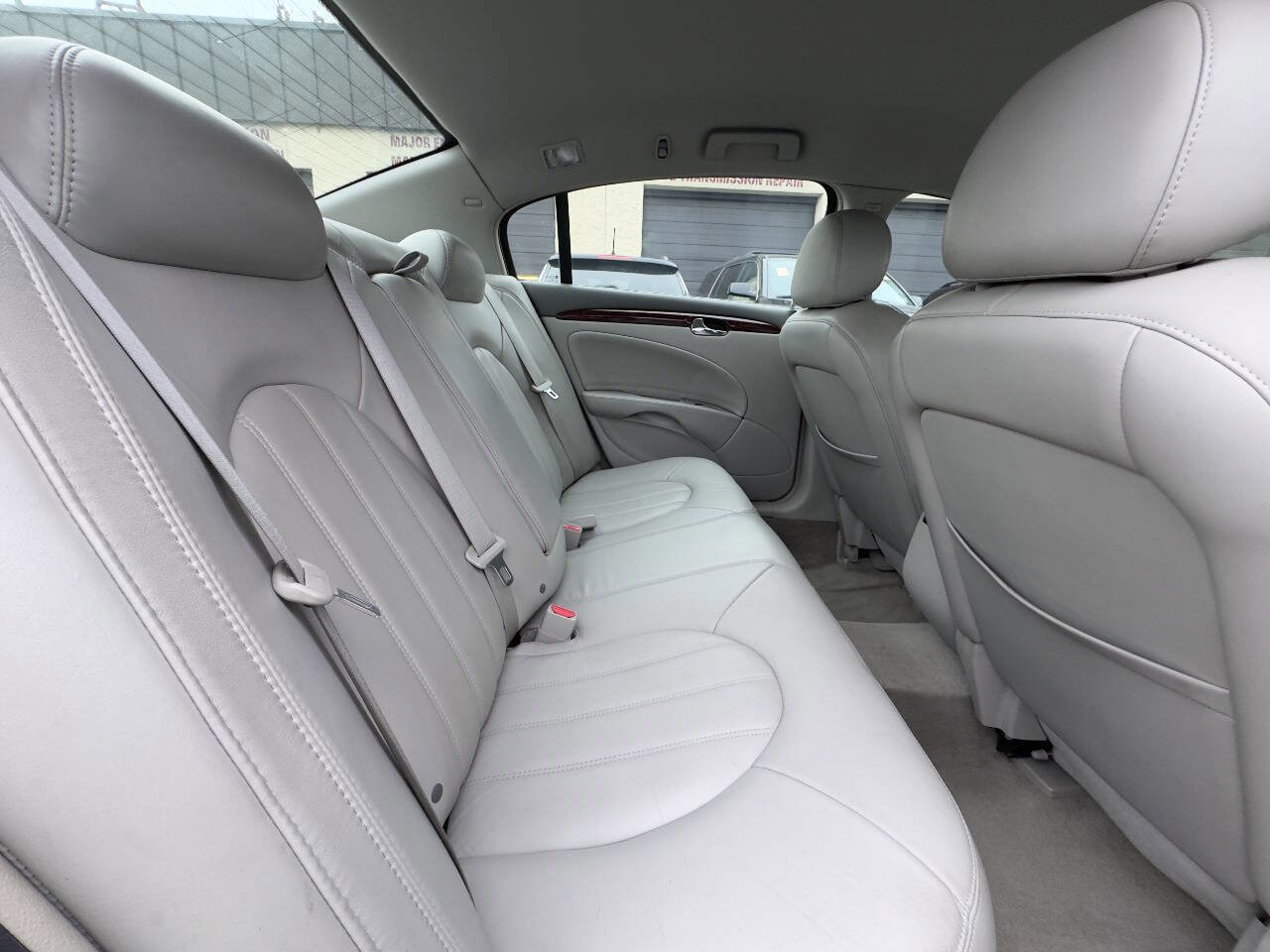 Used 2007 Buick Lucerne CXL w/ Luxury Package FWD image 12