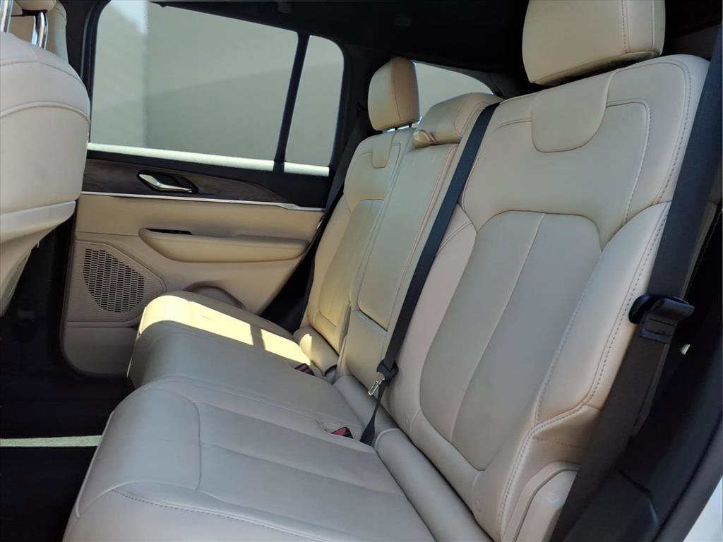 Used 2023 Jeep Grand Cherokee Limited AWD/4WD image 15