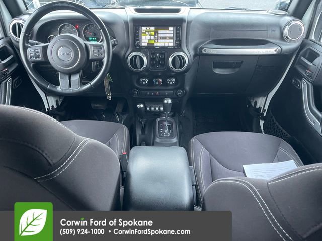Used 2015 Jeep Wrangler Unlimited Rubicon w/ Connectivity Group image 19