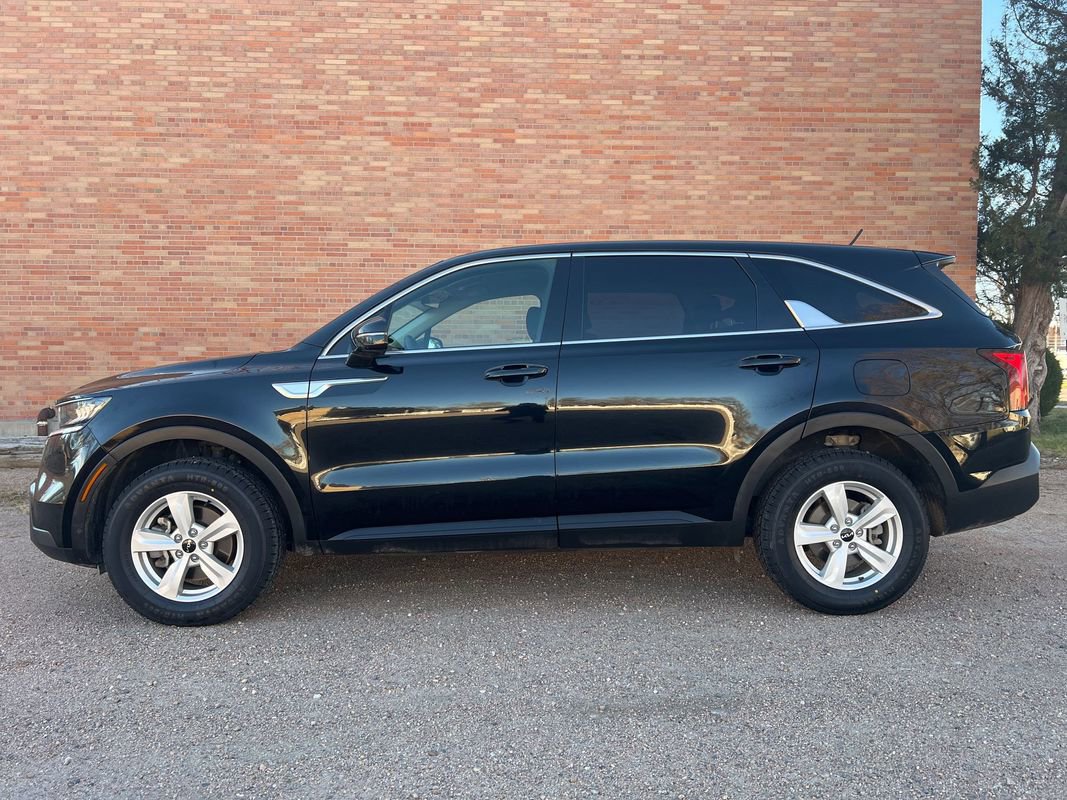 Used 2023 Kia Sorento LX image 4