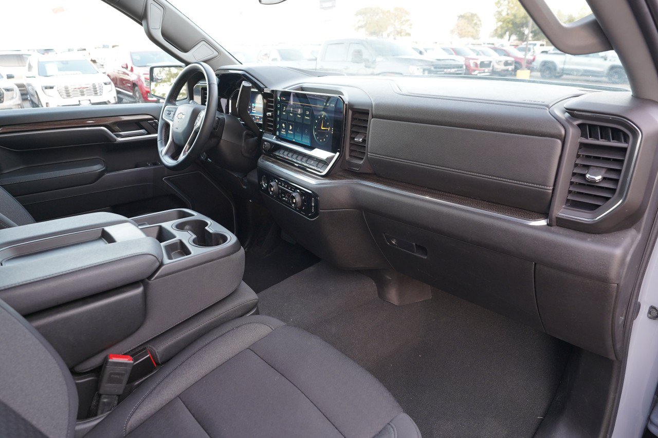 Certified 2024 Chevrolet Silverado 1500 LT AWD/4WD image 24