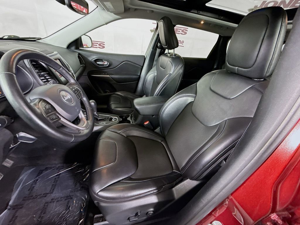 Used 2020 Jeep Cherokee Latitude Plus w/ Comfort/Convenience Group AWD/4WD image 26