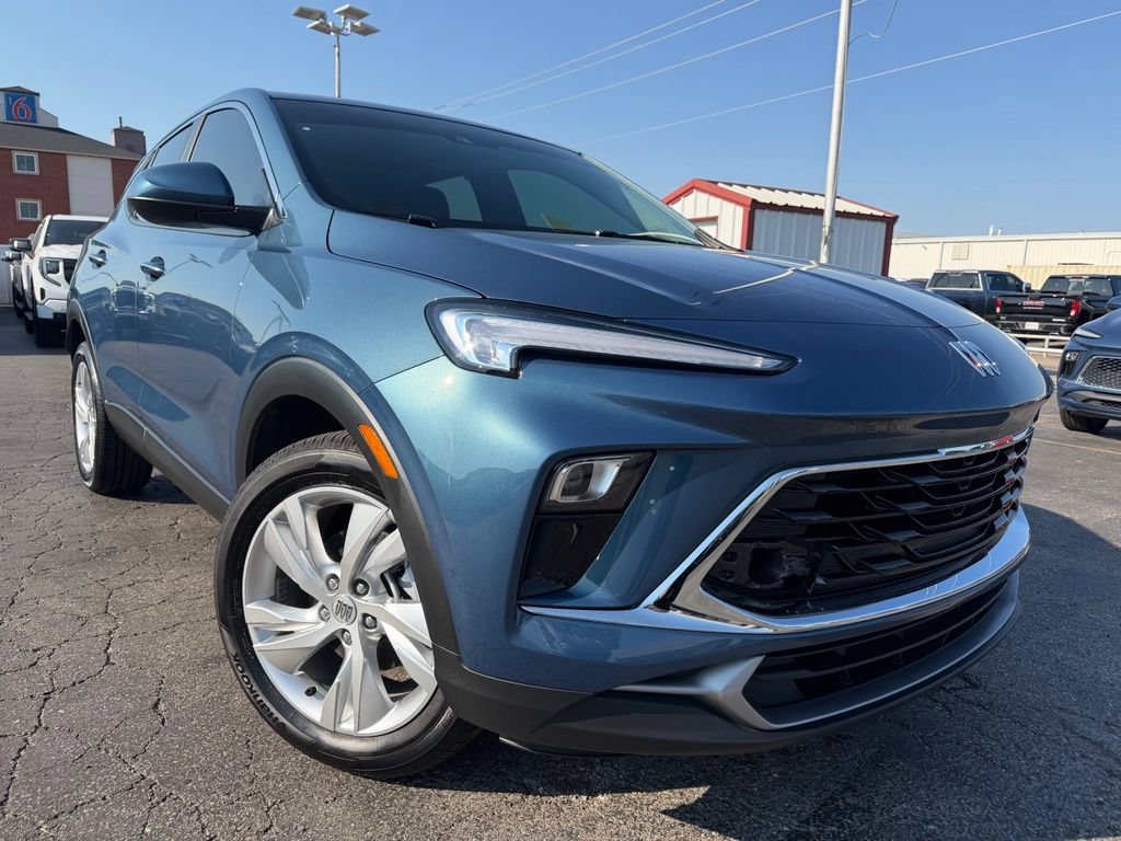 Used 2025 Buick Encore GX Preferred FWD image 2