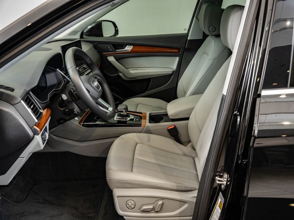 Used 2023 Audi Q5 2.0T Premium Plus w/ Premium Plus Package AWD/4WD image 23