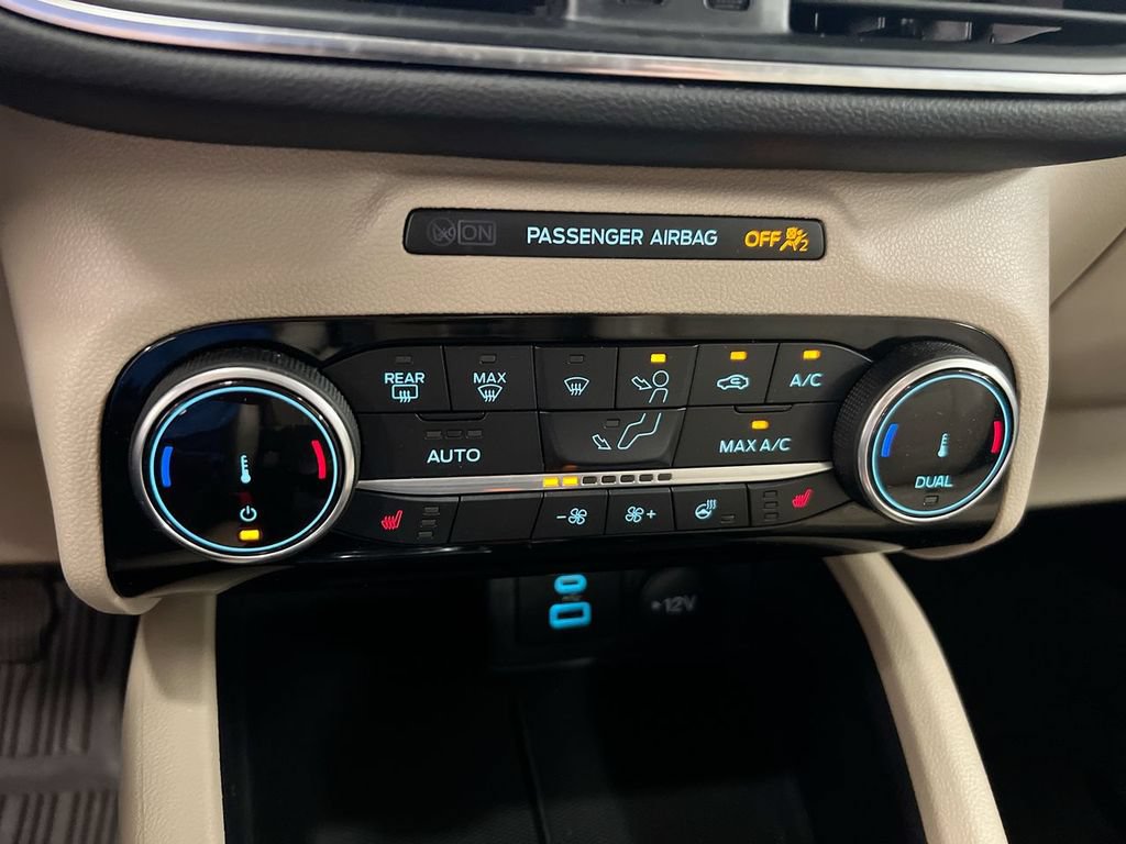 Used 2022 Ford Escape Titanium AWD/4WD image 17
