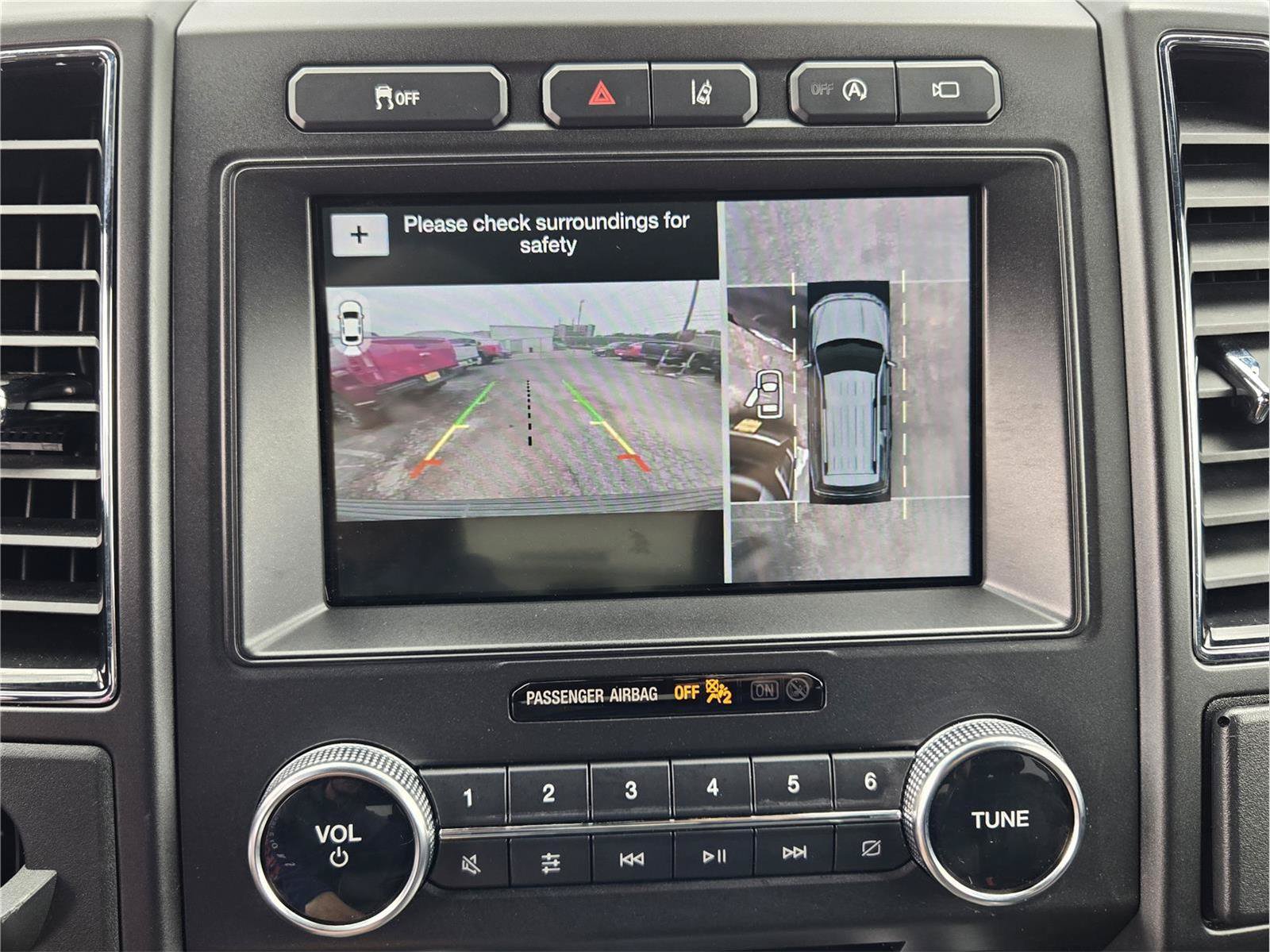 Used 2018 Ford Expedition Limited w/ Equipment Group 302A RWD image 17