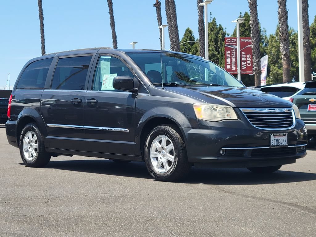 Used 2012 Chrysler Town & Country Touring FWD image 27