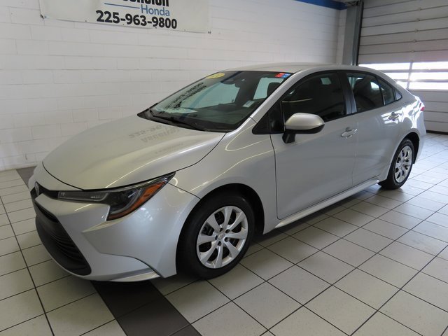 Used 2024 Toyota Corolla LE image 2