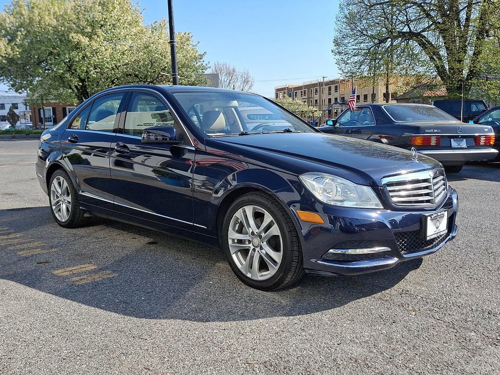 Used 2013 Mercedes-Benz C 250 Sedan image 3