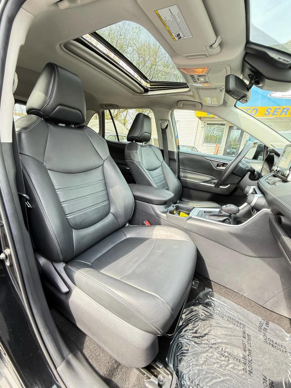 Used 2021 Toyota RAV4 XLE Premium image 18