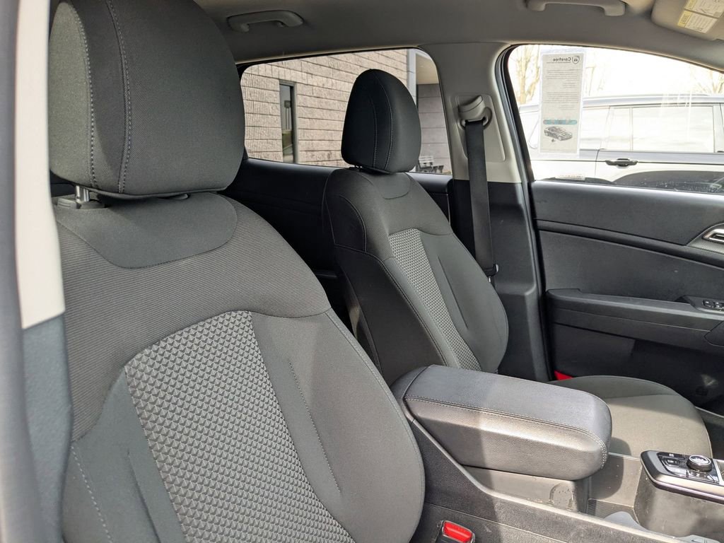 Used 2024 Kia Sportage LX image 27