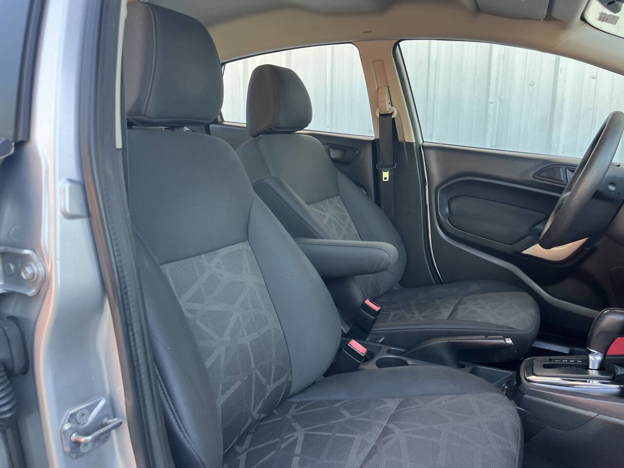 Used 2013 Ford Fiesta SE image 16