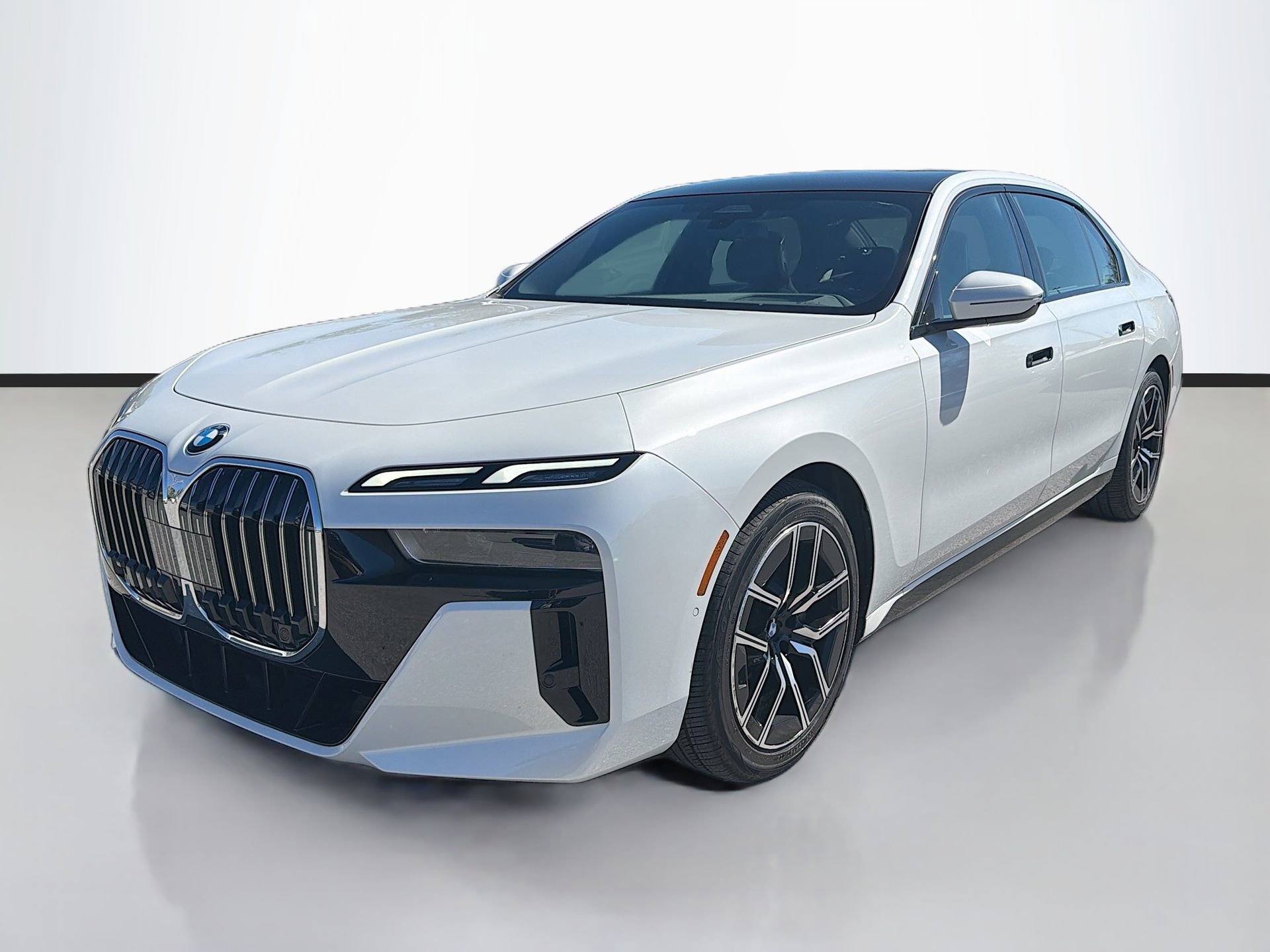 Certified 2025 BMW 740i image 8