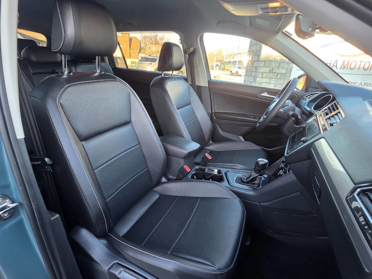 Used 2021 Volkswagen Tiguan SE 4dr SUV image 9