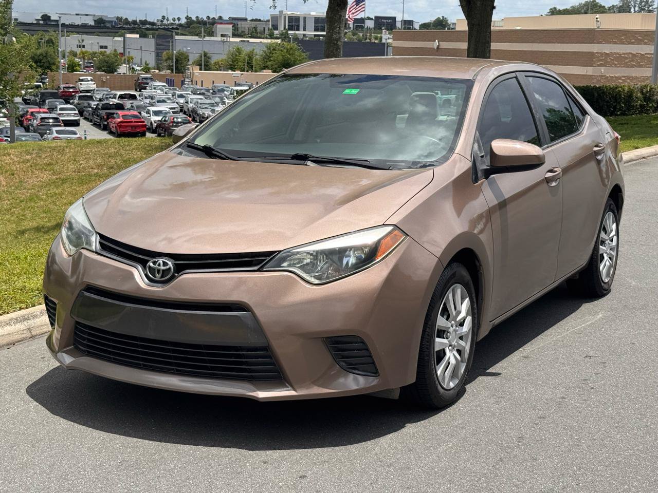 Used 2016 Toyota Corolla LE FWD image 3