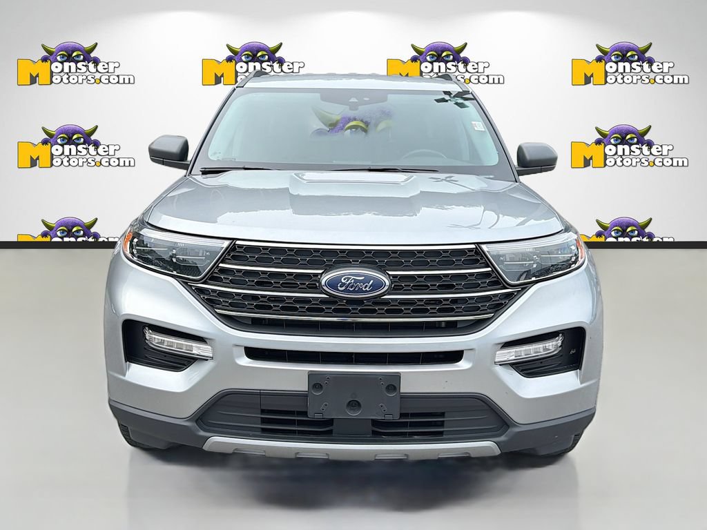 Used 2023 Ford Explorer XLT AWD/4WD image 2
