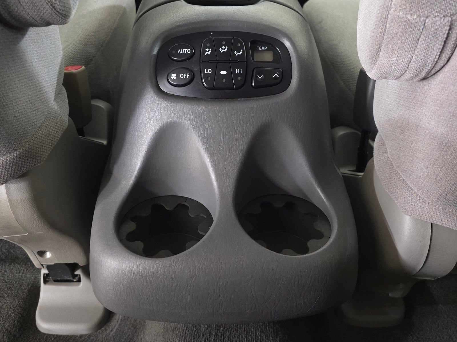 Used 2004 Toyota Sequoia SR5 RWD image 18