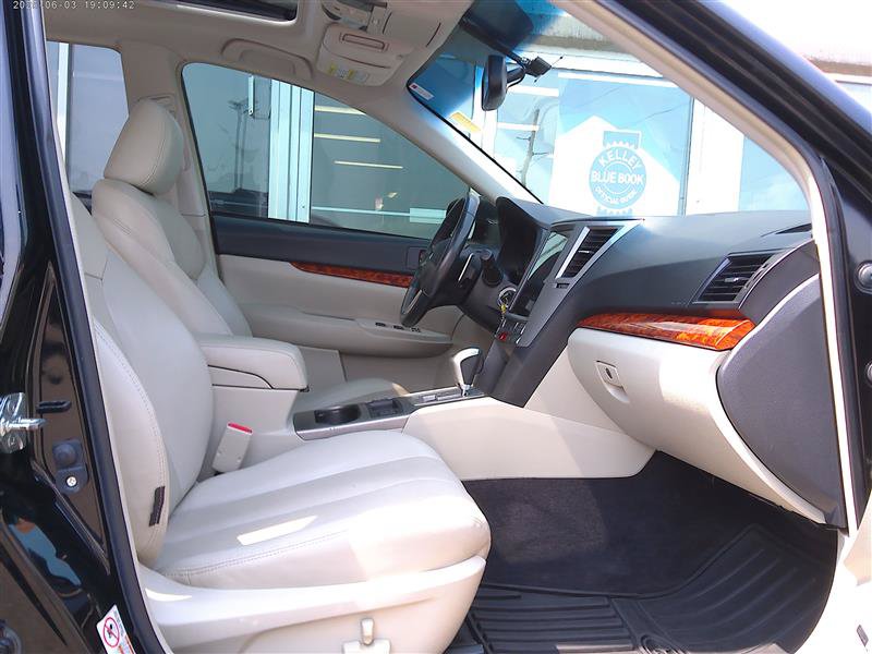 Used 2010 Subaru Outback 3.6R Limited w/ Popular Equipment Group 2C AWD/4WD image 8