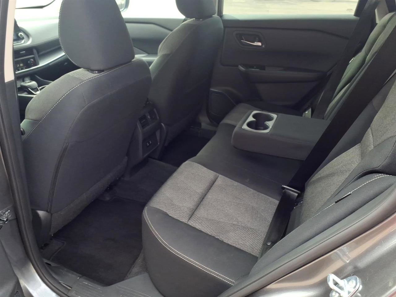 Used 2024 Nissan Rogue SV image 8