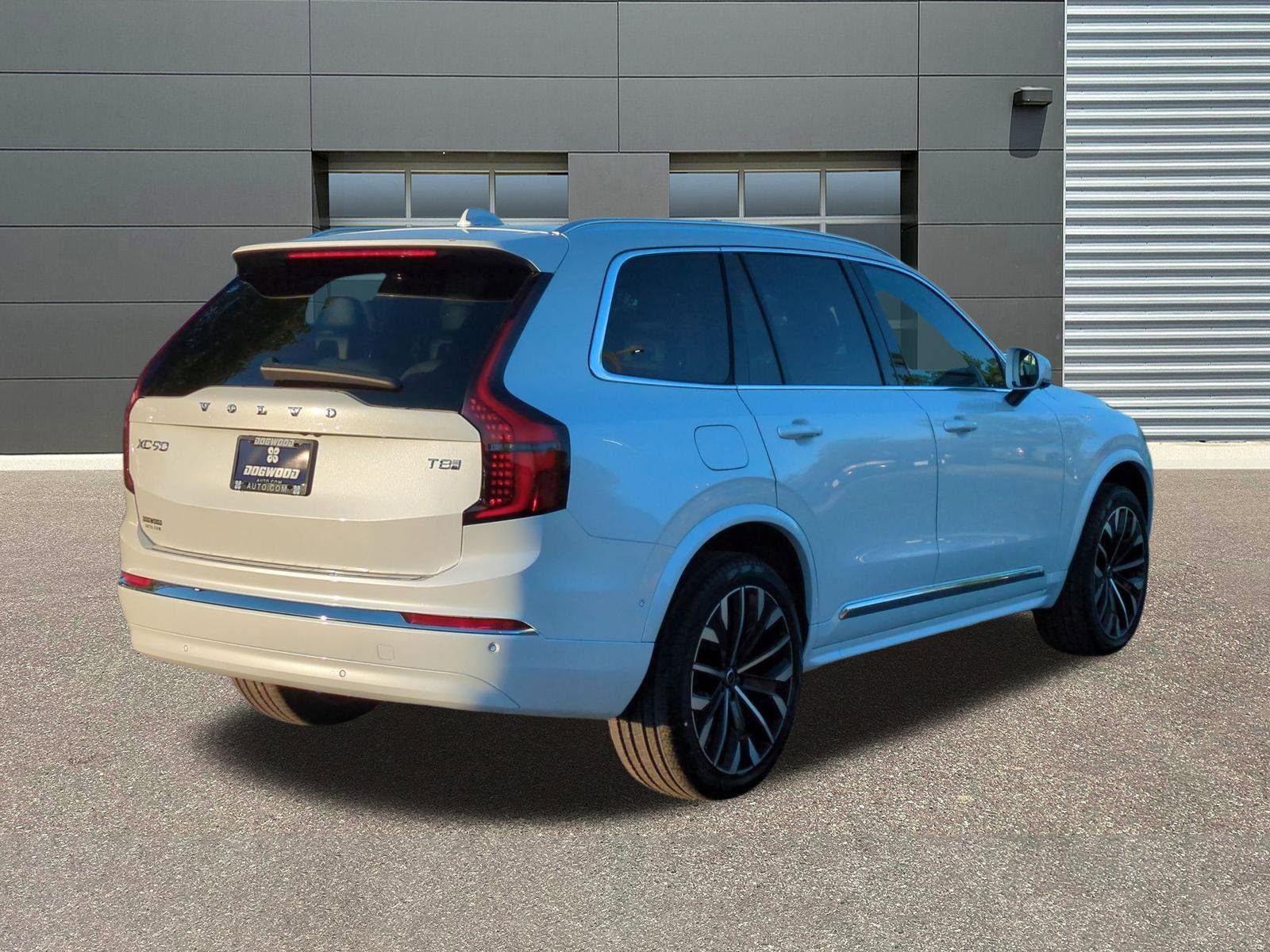New 2026 Volvo XC90 T8 Plus w/ Protection Package Premier AWD/4WD image 7