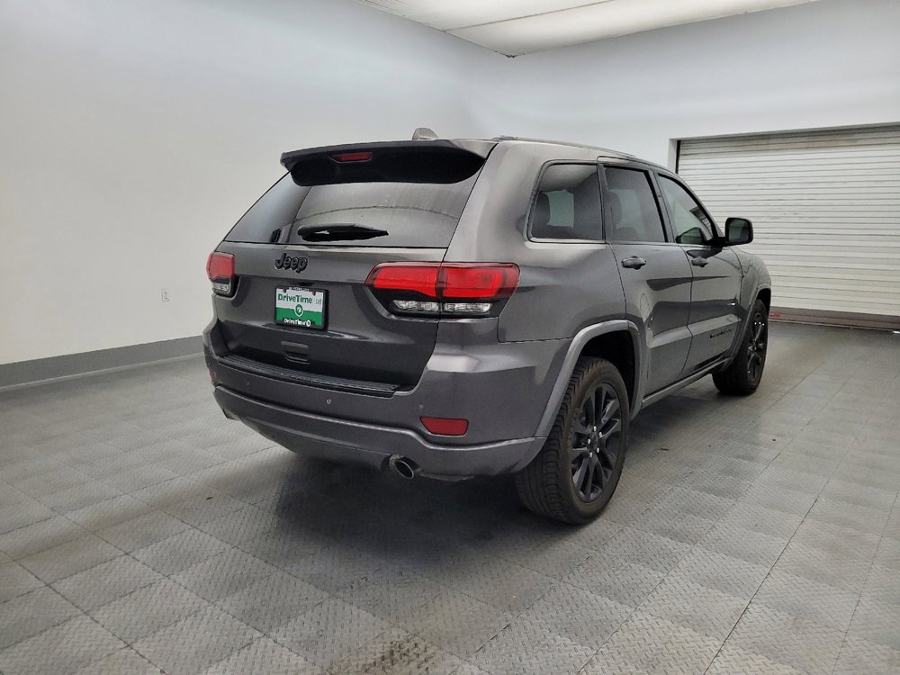 Used 2018 Jeep Grand Cherokee Altitude RWD image 9
