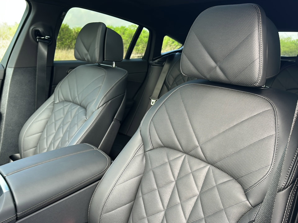 New 2026 BMW X6 xDrive40i w/ Climate Comfort Package image 11