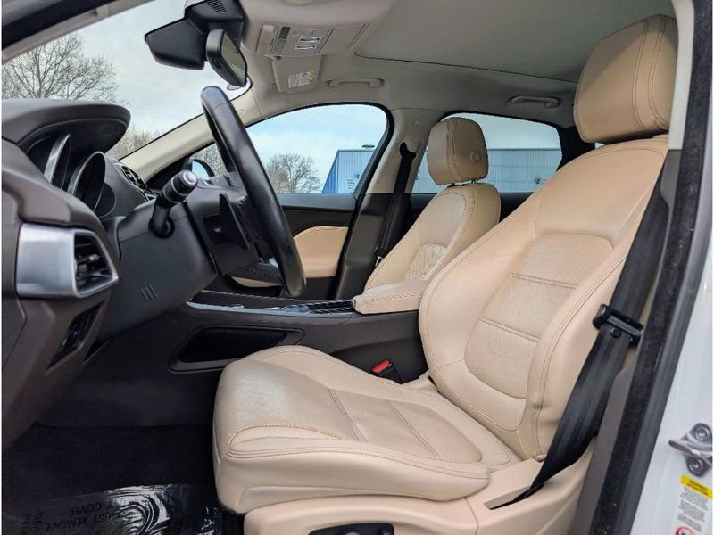 Used 2018 Jaguar F-PACE Prestige image 14