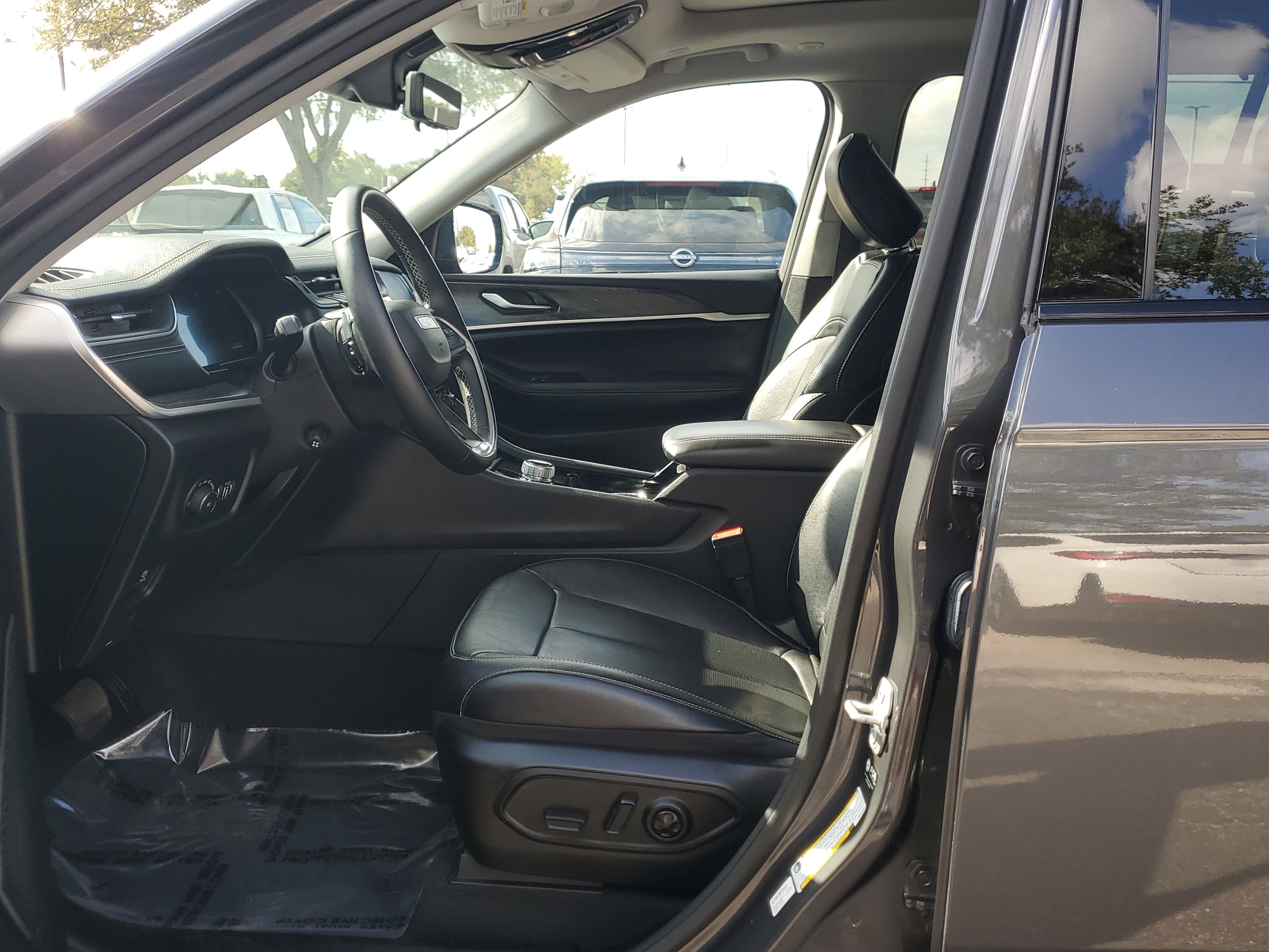 Used 2022 Jeep Grand Cherokee L Limited w/ Luxury Tech Group II image 20