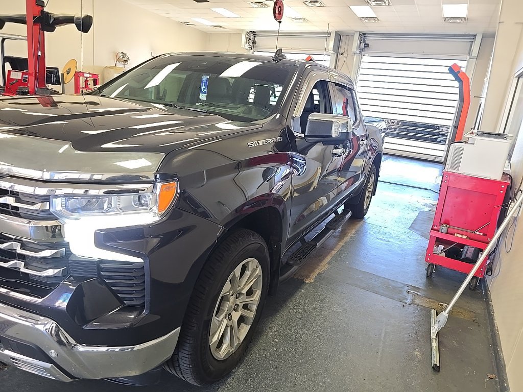 Used 2022 Chevrolet Silverado 1500 LTZ w/ Technology Package AWD/4WD image 2